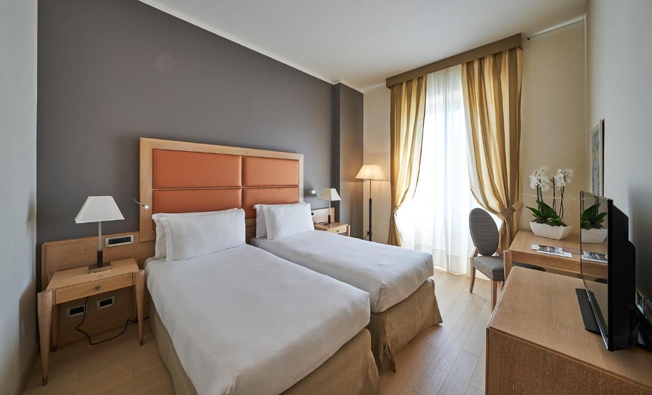 Hotel Astoria Биела Екстериор снимка