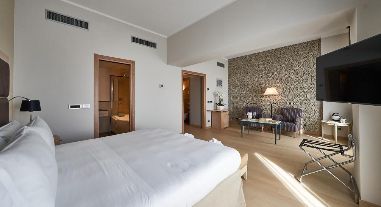 Hotel Astoria Биела Екстериор снимка