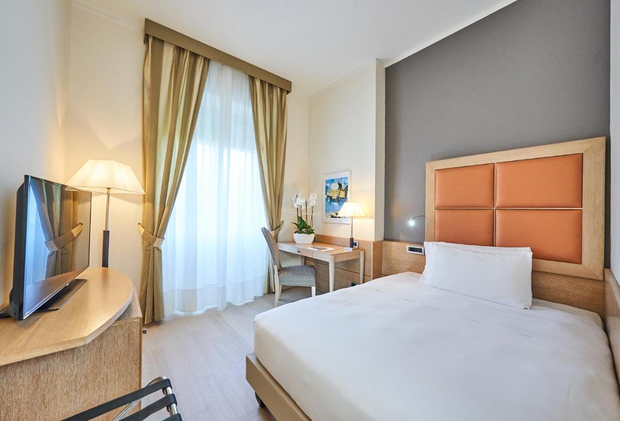 Hotel Astoria Биела Екстериор снимка