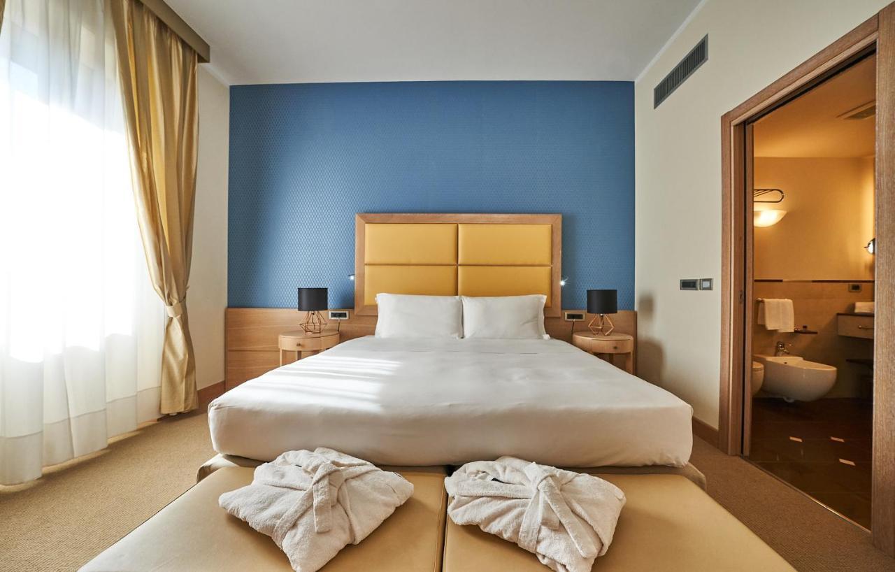 Hotel Astoria Биела Екстериор снимка