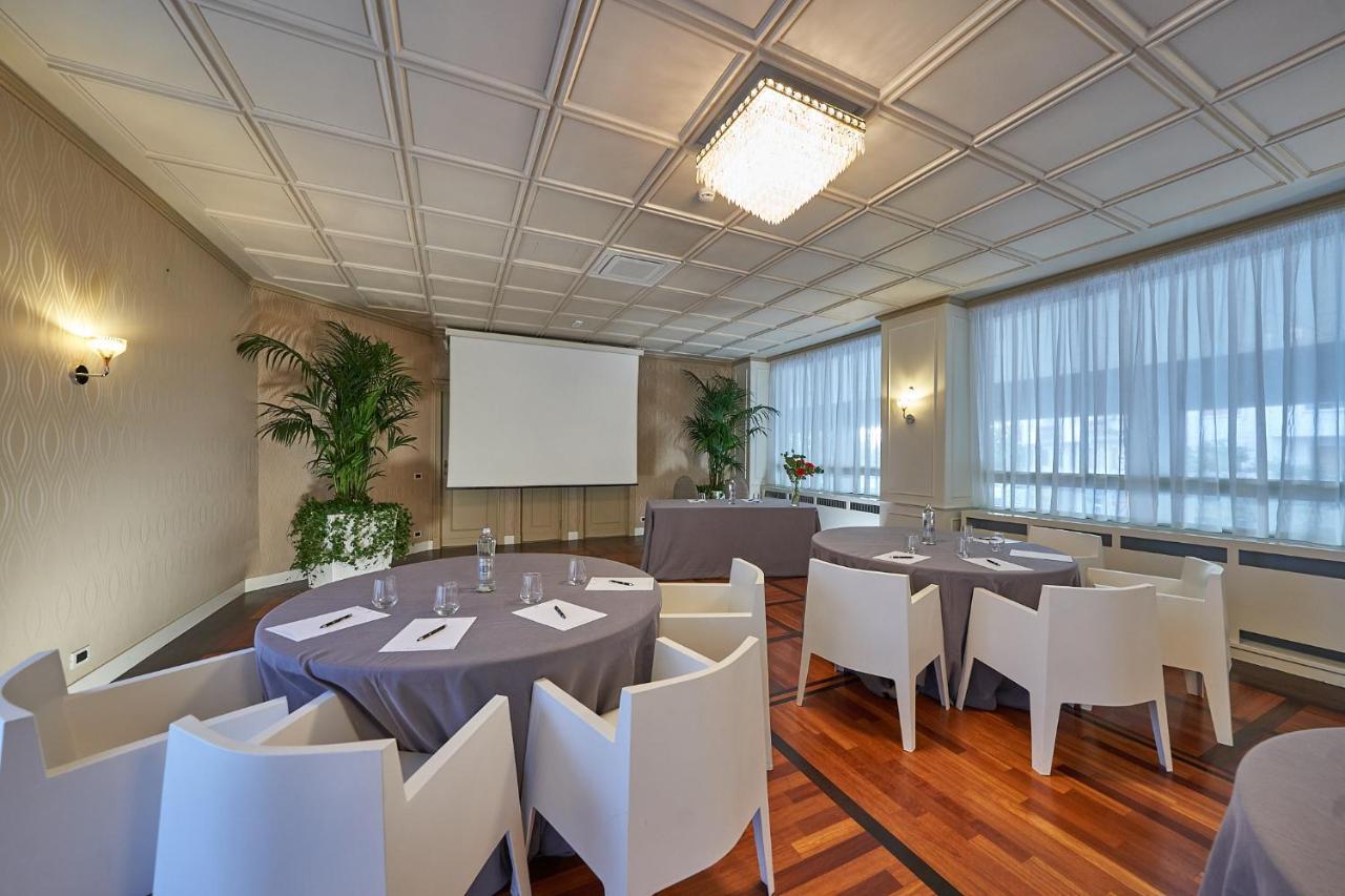 Hotel Astoria Биела Екстериор снимка